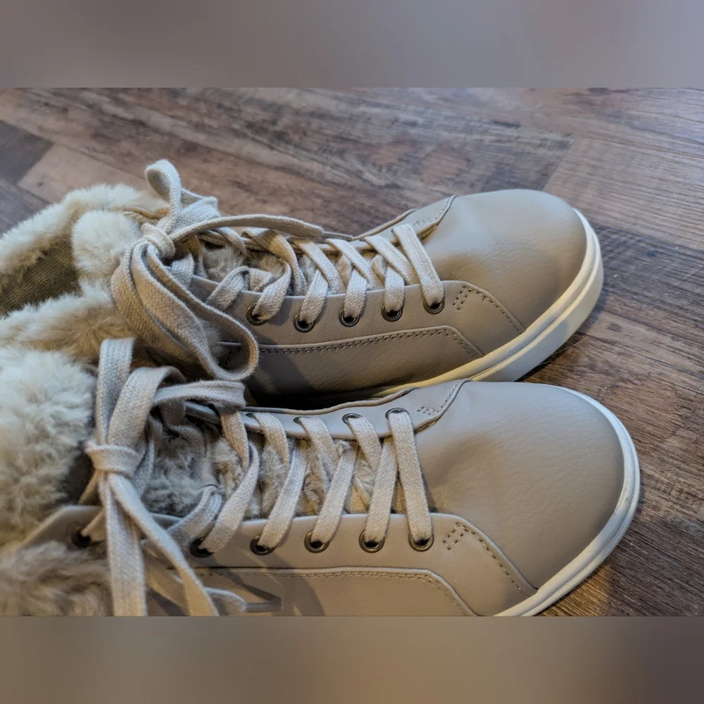 Koolaburra by UGG Womens Sundell Fuzz Chukka High Top Sneakers Ortholite Sz 8